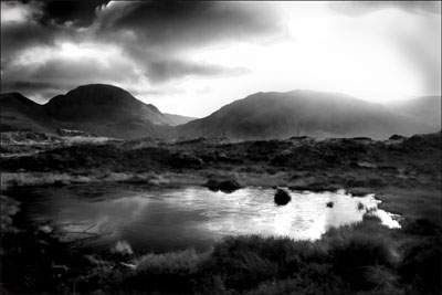 Ref:02 COLD DAY ON HAYSTACKS.
